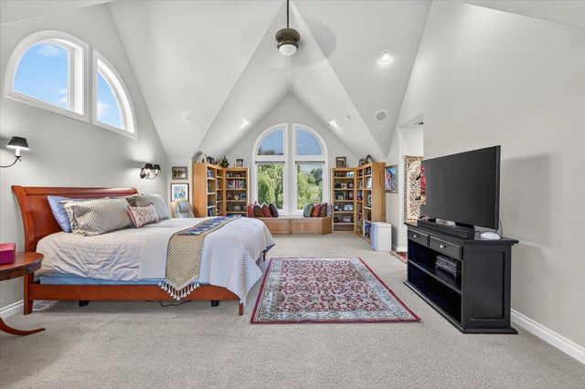 39 E Valley View Road, Ashland, OR 97520
