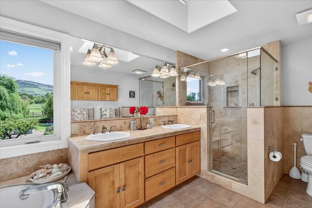 39 E Valley View Road, Ashland, OR 97520