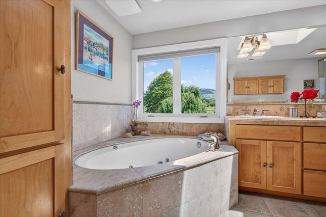 39 E Valley View Road, Ashland, OR 97520