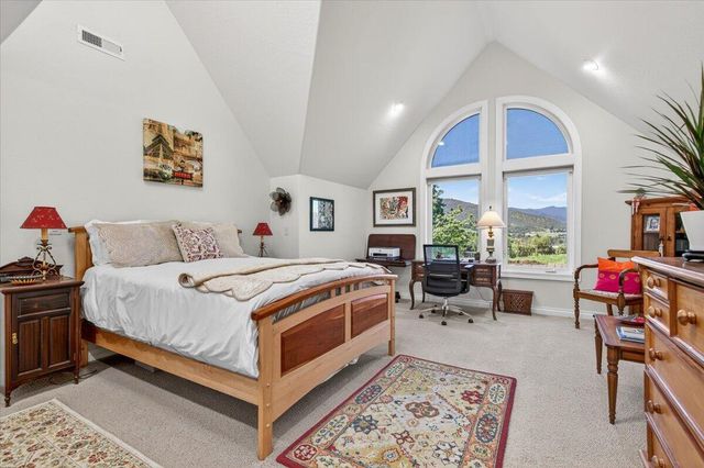 39 E Valley View Road, Ashland, OR 97520