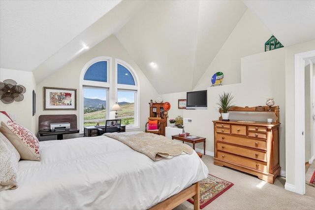 39 E Valley View Road, Ashland, OR 97520