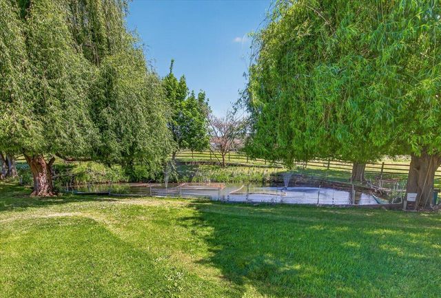 39 E Valley View Road, Ashland, OR 97520