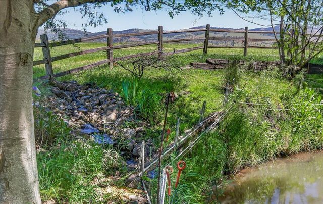 39 E Valley View Road, Ashland, OR 97520