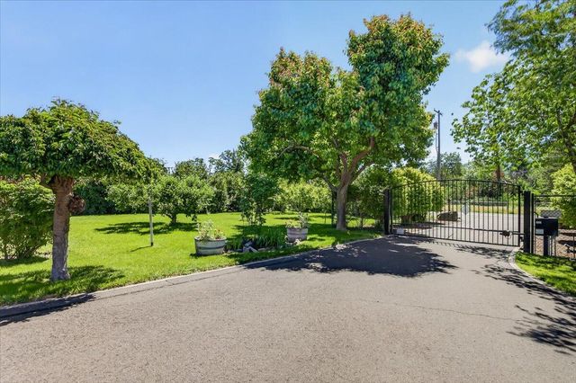 39 E Valley View Road, Ashland, OR 97520