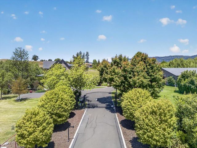 39 E Valley View Road, Ashland, OR 97520