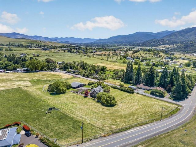 39 E Valley View Road, Ashland, OR 97520