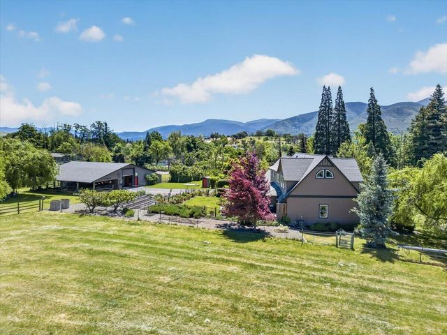 39 E Valley View Road, Ashland, OR 97520