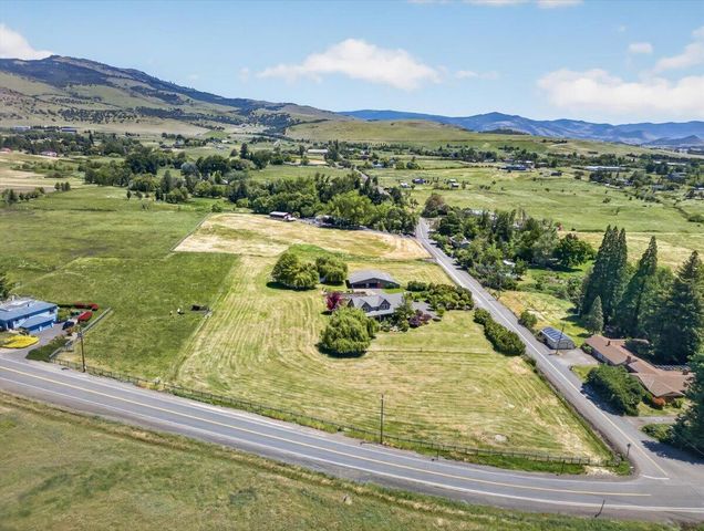 39 E Valley View Road, Ashland, OR 97520