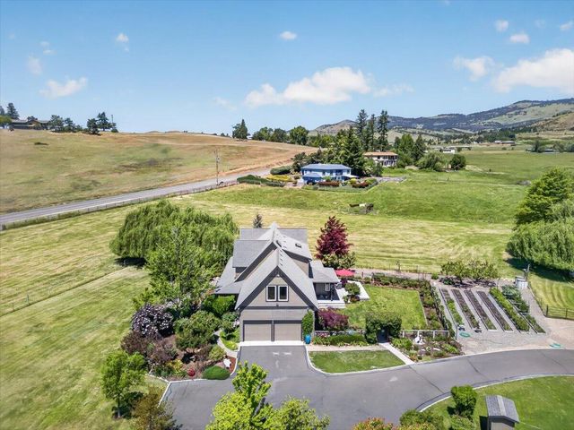 39 E Valley View Road, Ashland, OR 97520