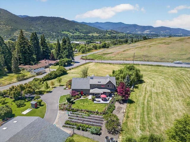 39 E Valley View Road, Ashland, OR 97520
