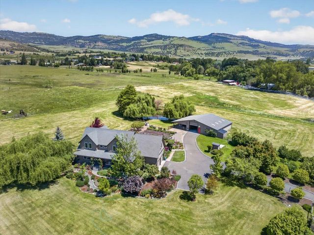 39 E Valley View Road, Ashland, OR 97520