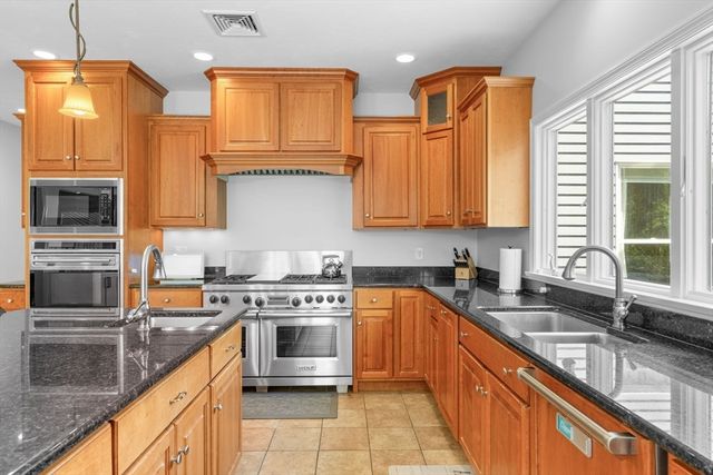 18 Crystal Hill Ter, Westwood, MA 02090