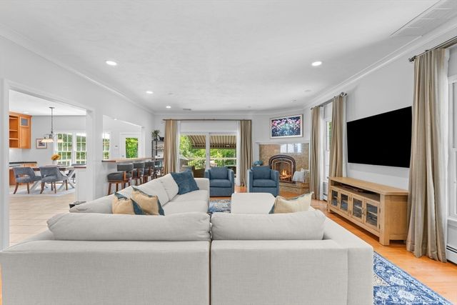 18 Crystal Hill Ter, Westwood, MA 02090