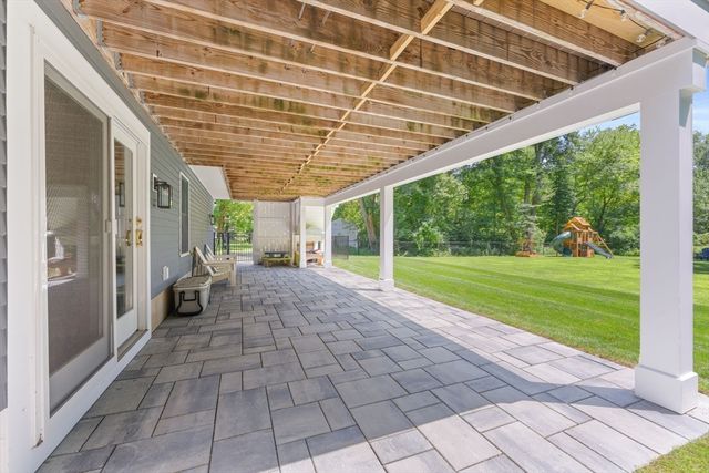 18 Crystal Hill Ter, Westwood, MA 02090