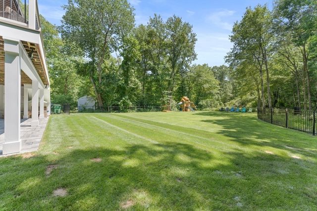 18 Crystal Hill Ter, Westwood, MA 02090