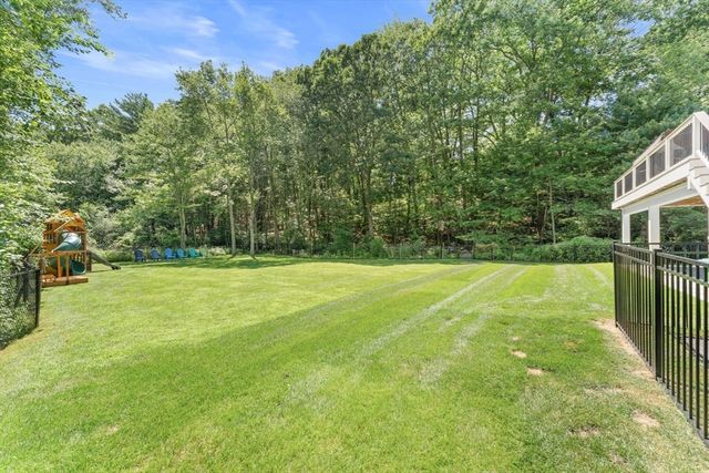 18 Crystal Hill Ter, Westwood, MA 02090