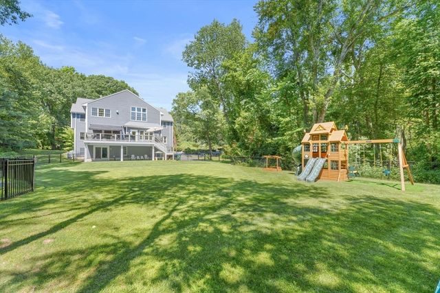 18 Crystal Hill Ter, Westwood, MA 02090