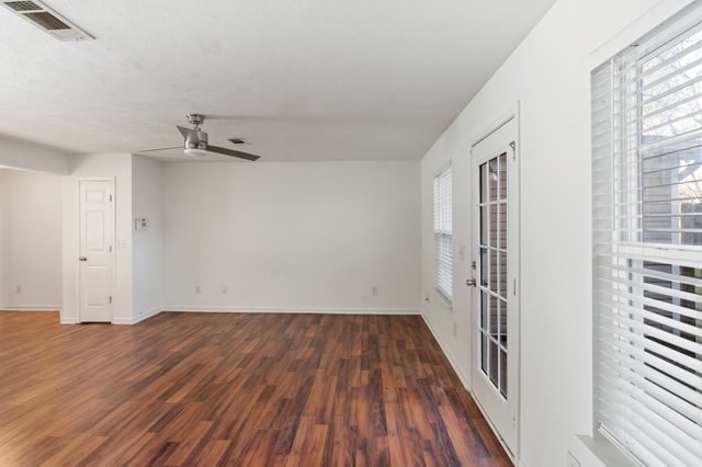 4016 George Buchanan Dr, La Vergne, TN 37086