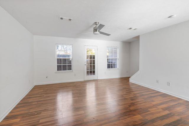 4016 George Buchanan Dr, La Vergne, TN 37086