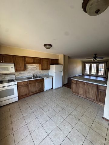 2328 Century Point Lane D, Glendale Heights, IL 60139