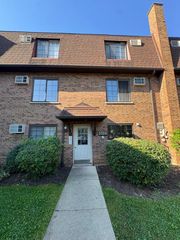2328 Century Point Lane D, Glendale Heights, IL 60139