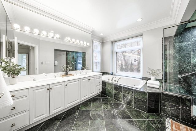 630 Park CIRCLE, Elm Grove, WI 53122