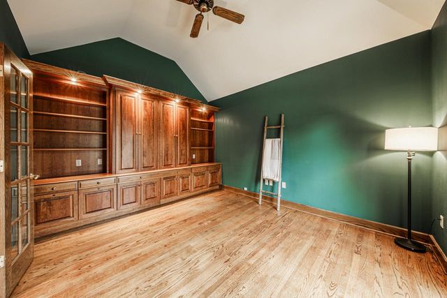 630 Park CIRCLE, Elm Grove, WI 53122