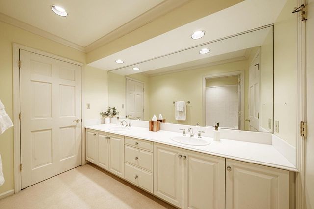 630 Park CIRCLE, Elm Grove, WI 53122