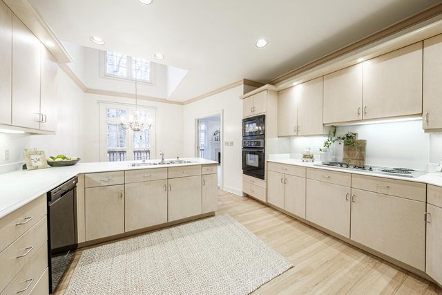 630 Park CIRCLE, Elm Grove, WI 53122