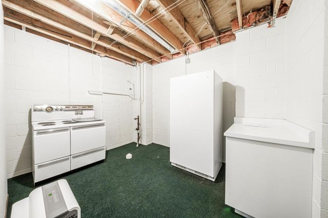 630 Park CIRCLE, Elm Grove, WI 53122