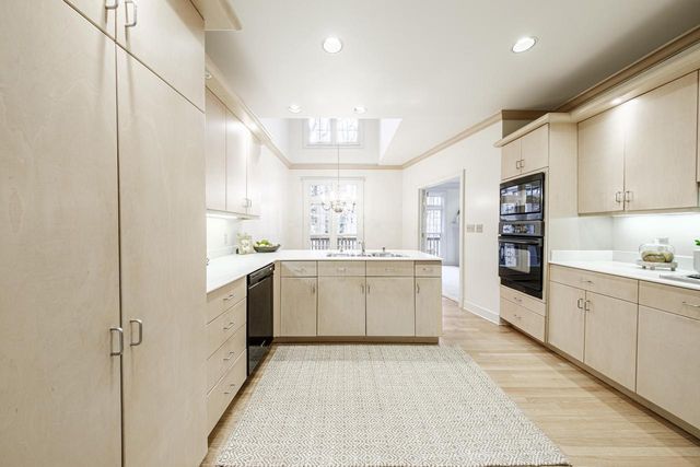 630 Park CIRCLE, Elm Grove, WI 53122