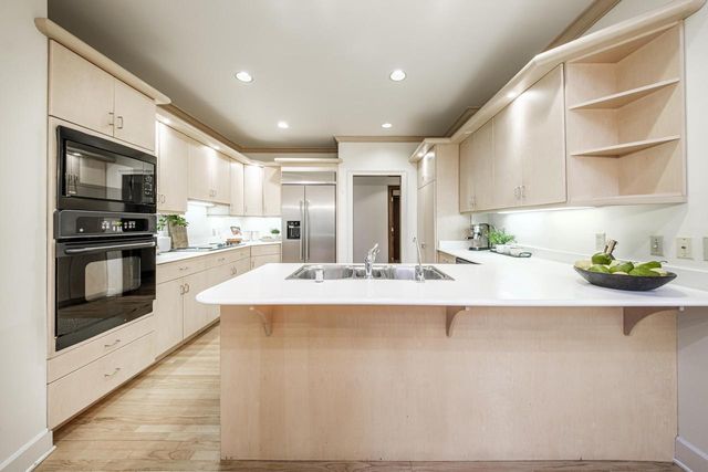 630 Park CIRCLE, Elm Grove, WI 53122