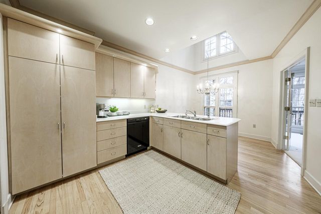 630 Park CIRCLE, Elm Grove, WI 53122