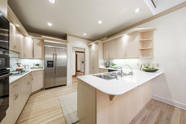 630 Park CIRCLE, Elm Grove, WI 53122