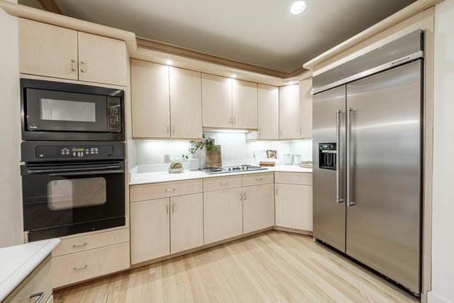 630 Park CIRCLE, Elm Grove, WI 53122