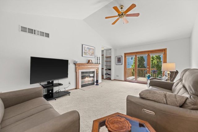 308 King William COURT, Waukesha, WI 53186