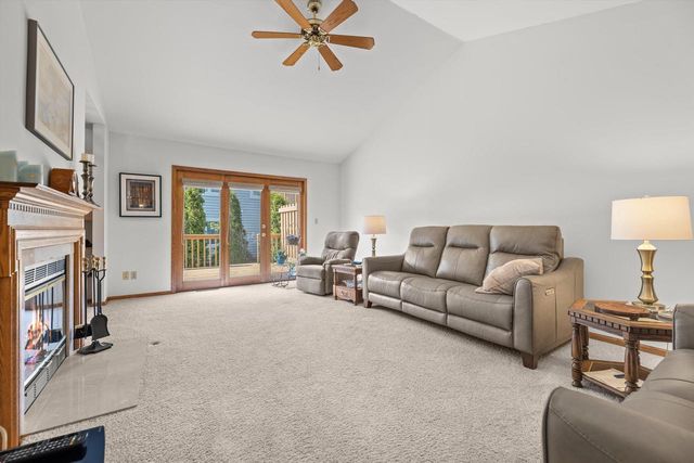 308 King William COURT, Waukesha, WI 53186