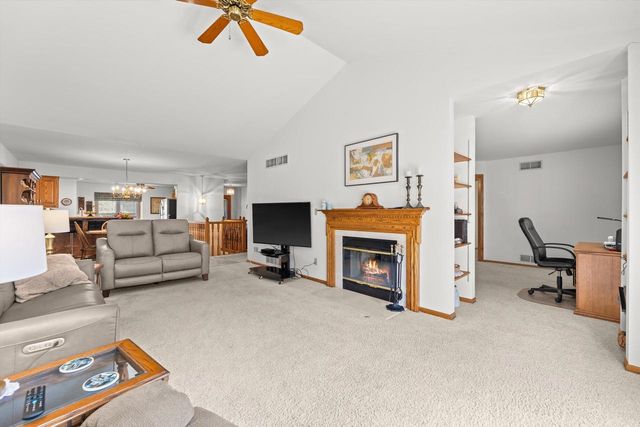 308 King William COURT, Waukesha, WI 53186