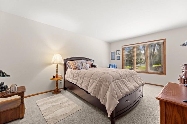308 King William COURT, Waukesha, WI 53186