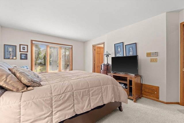 308 King William COURT, Waukesha, WI 53186