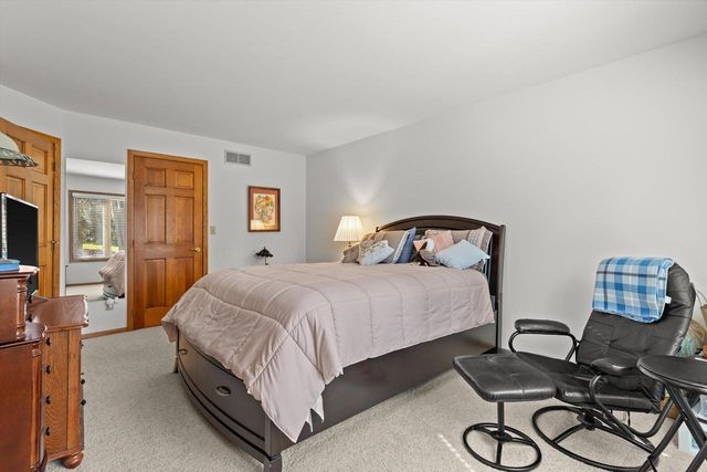 308 King William COURT, Waukesha, WI 53186