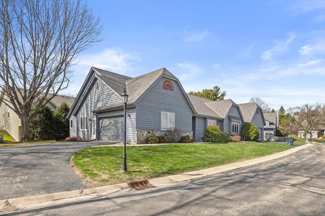 308 King William COURT, Waukesha, WI 53186