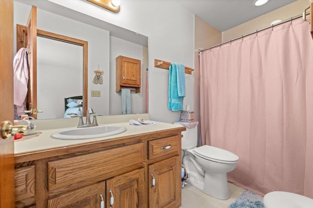 308 King William COURT, Waukesha, WI 53186