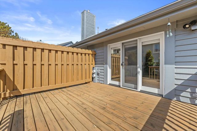 308 King William COURT, Waukesha, WI 53186