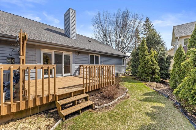 308 King William COURT, Waukesha, WI 53186