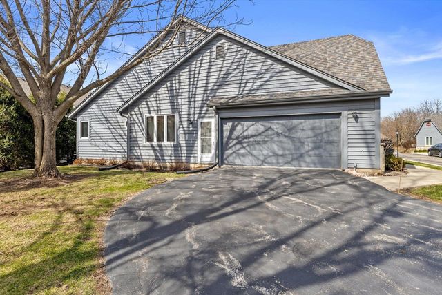 308 King William COURT, Waukesha, WI 53186