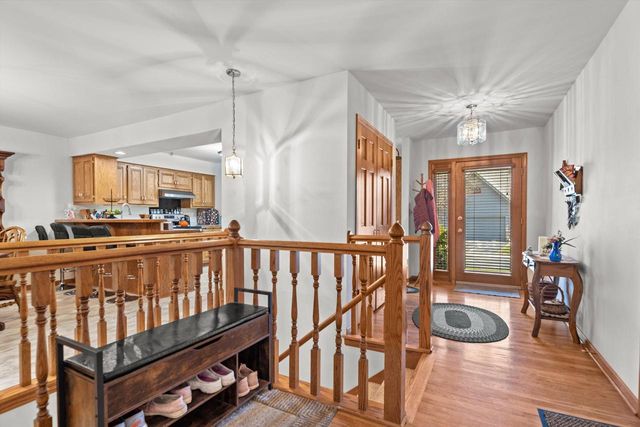 308 King William COURT, Waukesha, WI 53186