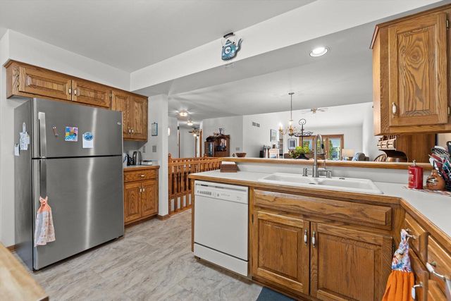 308 King William COURT, Waukesha, WI 53186