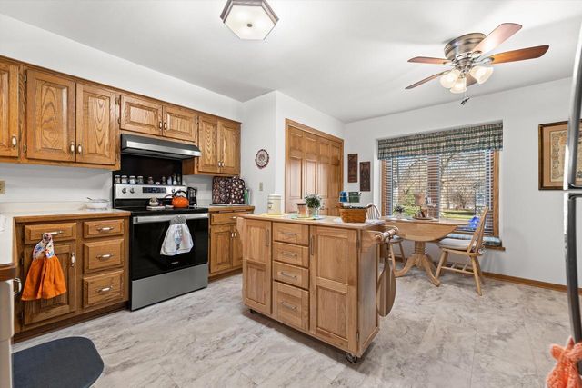 308 King William COURT, Waukesha, WI 53186