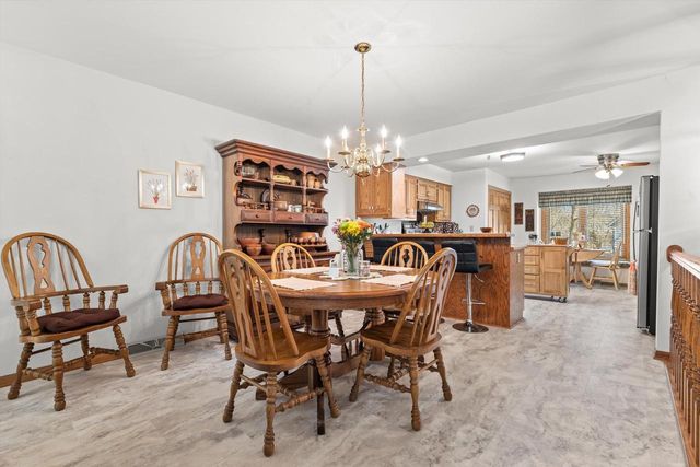 308 King William COURT, Waukesha, WI 53186